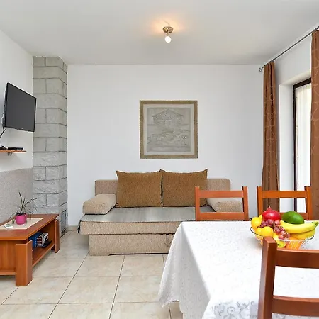 Apartment Jadranko 1761 Peroj